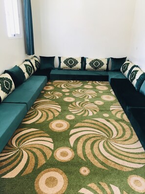 Economy Apartment | Desk