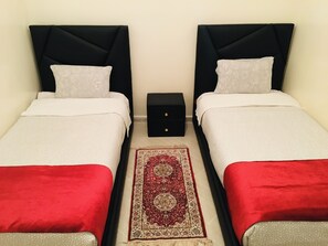 Economy Apartment | Desk