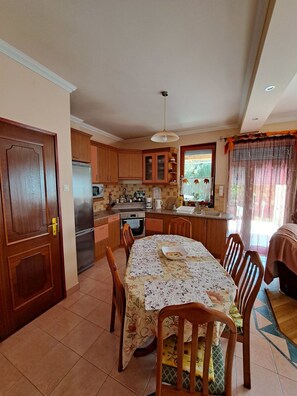 Microondas, horno, lavavajillas y tostadora 