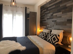 2 bedrooms, iron/ironing board, free WiFi, bed sheets - Very nice 2 bedroom air-conditioned loft with lake view, landscaped garden, private parking. (Aix-les-Bains)