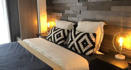 Very nice 2 bedroom air-conditioned loft with lake view, landscaped garden, private parking.