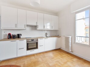Fridge, oven, coffee/tea maker, toaster - Appartement Libération - Welkeys (Nice)
