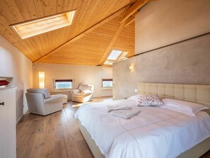 4 soverom, strykejern/-brett, reiseseng for barn og wi-fi (inkludert)