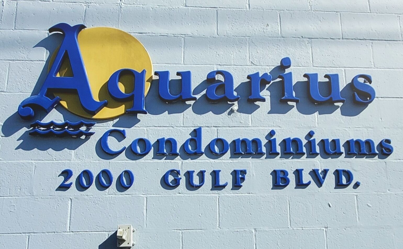 A sign for Aquarius Condominiums at 2000 Gulf Blvd.