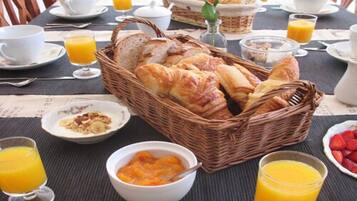 Free daily full breakfast