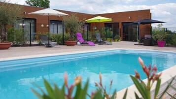 Piscine extérieure (ouverte en saison)