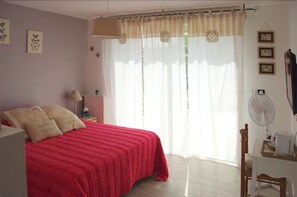 Double Room | Individually decorated, individually furnished, soundproofing, free WiFi