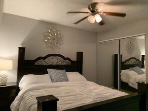 2 bedrooms, in-room safe, iron/ironing board, WiFi - Luxury 2bedroom condo. Walk from FSU Dock Stadium (Tallahassee)