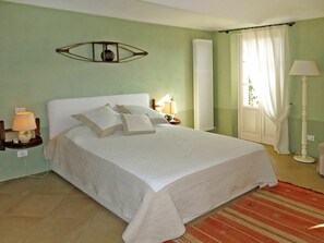 4 bedrooms, iron/ironing board, travel crib, free WiFi - Wonderful private villa for 10 people with WIFI, private pool, TV, terrace and pets allowed (Capriglio)