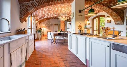 Wonderful private villa for 14 guests with WIFI, A/C, private pool, TV, patio and panoramic view