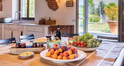 Alleinstehendes Ferienhaus mit privatem Pool, Klimaanlage, W-LAN, TV, Innenhof, Panoramablick