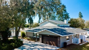 Exterior - Tropical Highlands - 6 BEDROOMS/3 Bathroom/2 King Masters/3800 sf/Large Htd Pool (Bradenton)