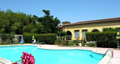 Beautiful apartment in villa for 4 people with WIFI, pool, TV and panoramic view