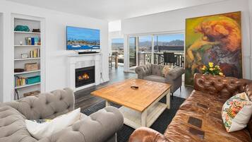 Televisie, een open haard, Netflix en Hulu