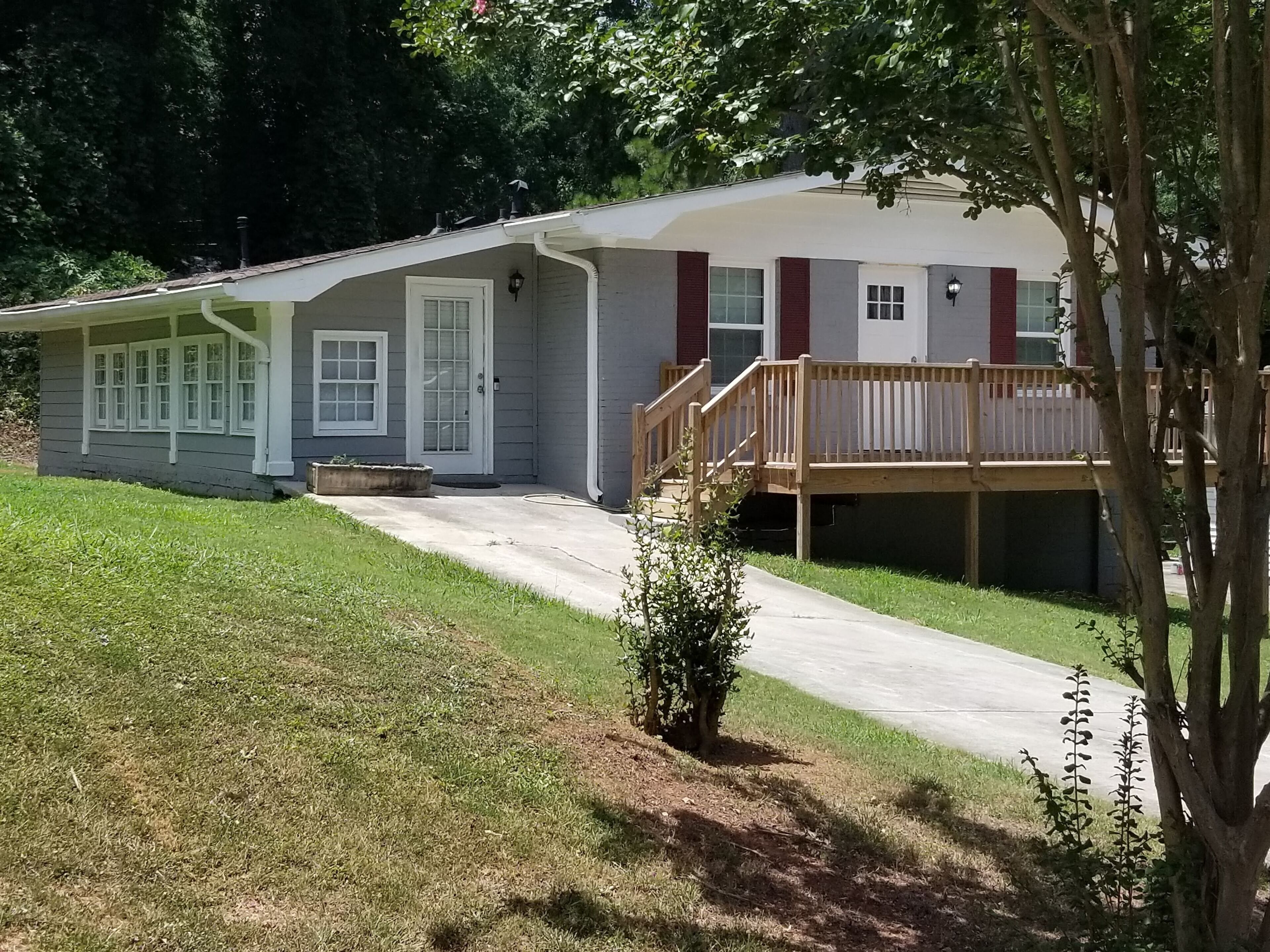 Spacious bungalow home 15 minutes from airport and Emory University,