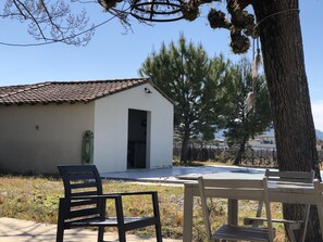 Outdoor dining - Le Mas des Vignes d'Idaline, POOL, BILLIARD, STUNNING VIEW, LARGE GROUND (Mazan)
