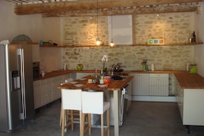 Lave-vaisselle, batterie de cuisine, vaisselle et ustensiles