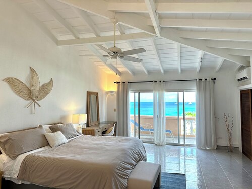 Sunny, Large 3 Bedroom Villa with Ocean Views