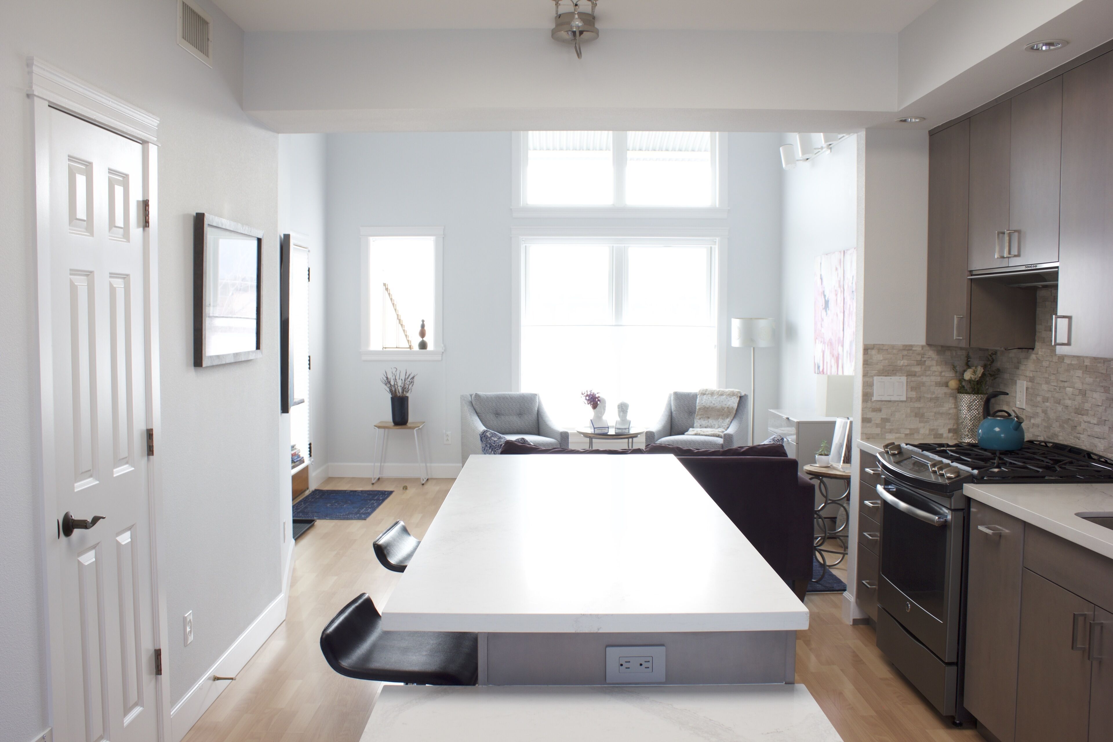 New"The Coop" at Holiday.  Sophisticated Nobo Condo w/ mtn views, fabulous light