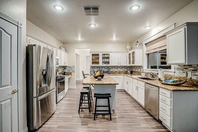 Amazing 5 Bed / 4 Bath Residence with Pool / Spa