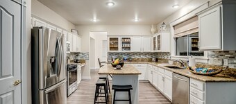 Amazing 5 Bed / 4 Bath Residence with Pool / Spa