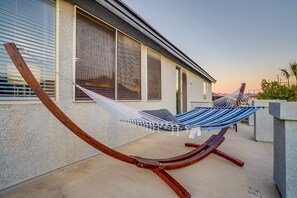 Terrace/patio - Amazing 5 Bed / 4 Bath Residence with Pool / Spa (Henderson)