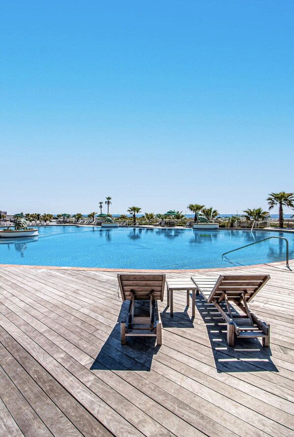 Inomhuspool och utomhuspool