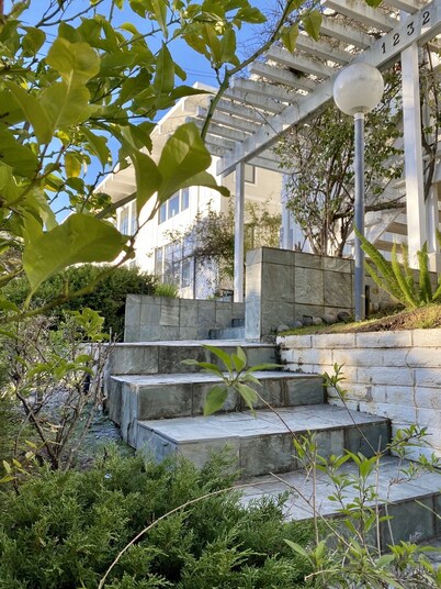 Spacious Comfy Renovated 4 BR 3 bath, quiet location, convenient to 101/280