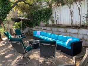 Terrace/patio - Spacious Comfy Renovated 4 BR 3 bath, quiet location, convenient to 101/280 (Belmont)