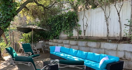 Spacious Comfy Renovated 4 BR 3 bath, quiet location, convenient to 101/280