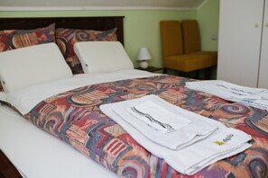 2 bedrooms, WiFi - Beautiful cozy apartmant with 2 bedrooms, living room, free parking and wifi  (SU)