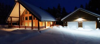 White Moose Cabin, Hot Tub, 22 Miles to Yellowstone