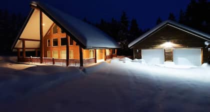 White Moose Cabin, Hot Tub, 22 Miles to Yellowstone