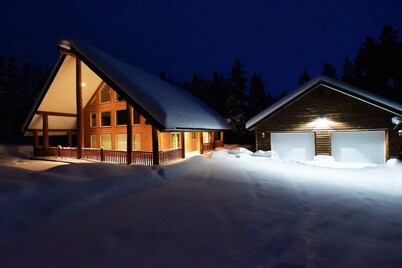 White Moose Cabin, Hot Tub, 22 Miles to Yellowstone