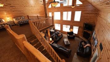 TV, peis og kontorer