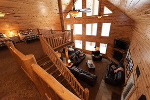 TV, peis og kontorer