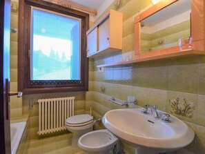 Hair dryer, towels - Apartment Laras by Interhome (Madonna di Campiglio)