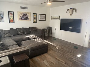 Smart TV, video games, books, music library - 4BR House Pool/Putting Green Next to Cubs Park and Near ASU (Mesa)