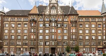 Tilava 158m² huoneisto Budapestissa • Parveke • 2 kylpyhuonetta • 30m metroon