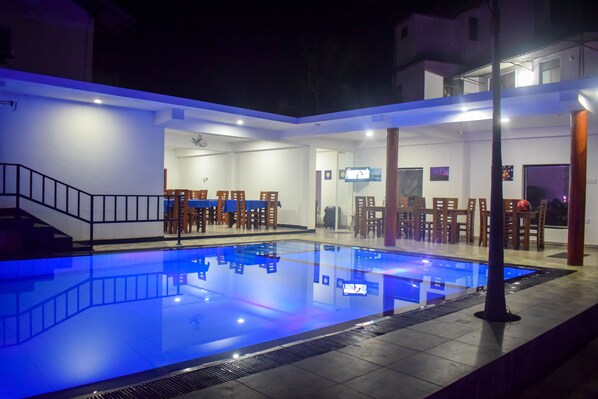 Outdoor pool - Lion Resort (Polonnaruwa)
