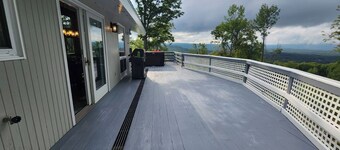 Cozy ski home with amazing views of Stratton & Bromley Mountains.