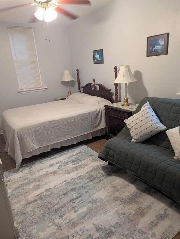 2 bedrooms, iron/ironing board, free WiFi, bed sheets