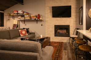 Smart-TV, Kamin, Netflix, Hulu
