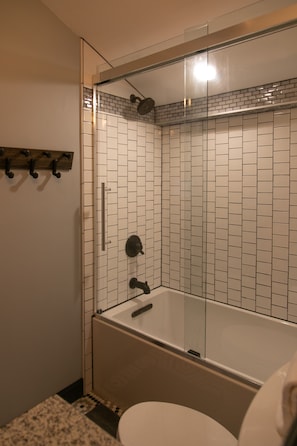 Combined shower/tub, jetted tub, hair dryer, towels - Updated Ski in/out Penthouse (Frisco)