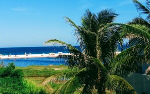 Sun loungers - Beautiful house with pool and sea view (Cabo Frio)