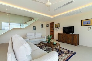 Smart TV, Netflix, DVD player, streaming services