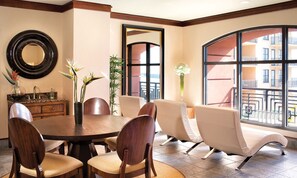 Dining - Three Bedroom Deluxe Luxury Condo, Emerald Grande, Destin (1893844) (Destin)