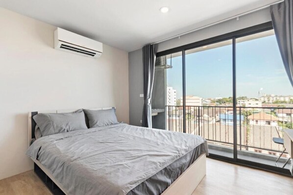 1 bedroom, in-room safe, WiFi, bed sheets