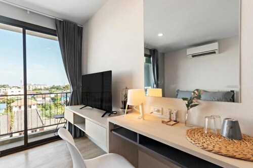 🔥Studio/Queen Bed🔥 Bangkok🇹🇭@DMK Airport🛬 & Airport Shuttle 🚖