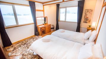 4 bedrooms, iron/ironing board, free WiFi, bed sheets